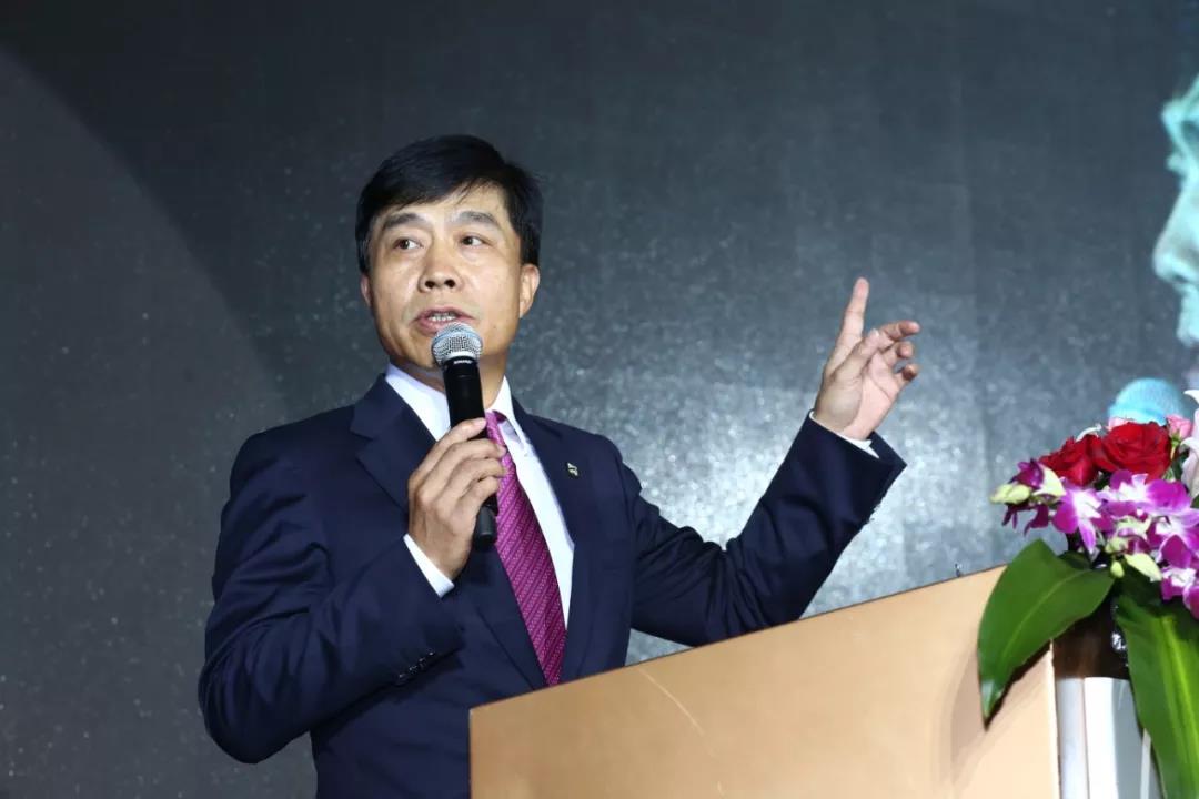 直面疫情 壹定发人勇担责任