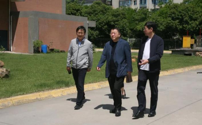 壹定发股份董事长邢雅江慰问一线生产员工