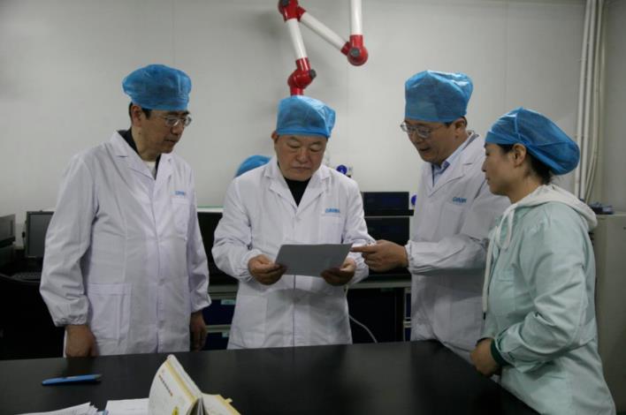 壹定发股份董事长邢雅江慰问一线生产员工