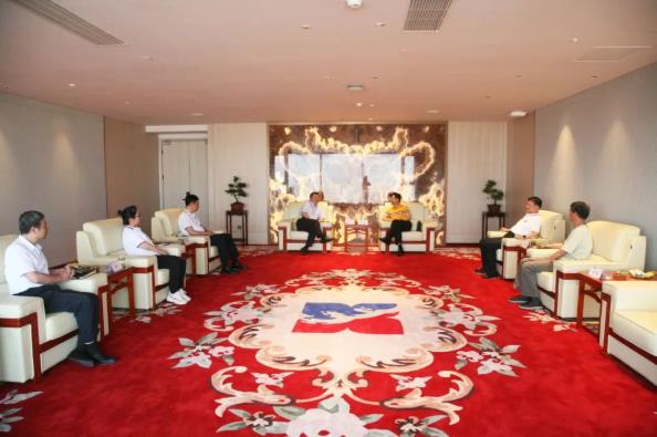 陕西服装学院及五零五药业吕明董事长一行到访壹定发股份