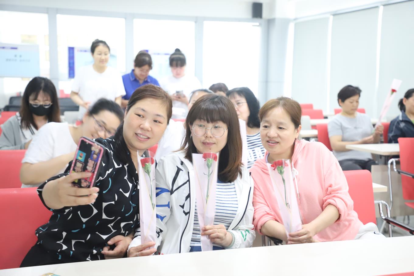 2022年壹定发股份母亲节观影活动