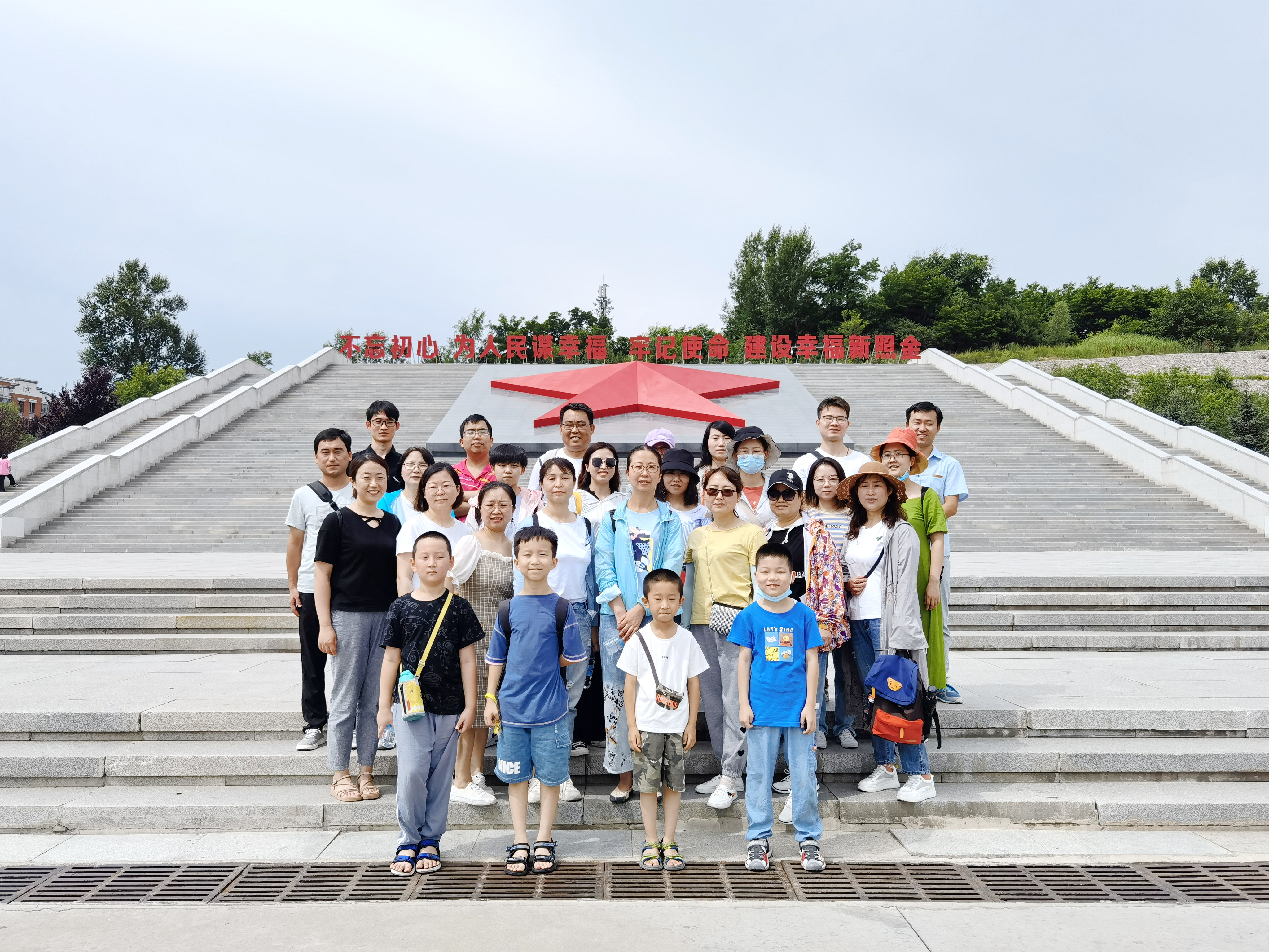 2021壹定发股份先进员工照金行