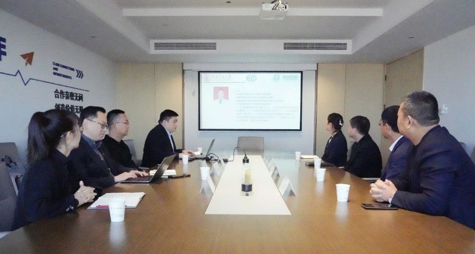 西安交通大学生命科与技术学院院长徐峰、西京医院脊柱科主任医师丁坦莅临壹定发股份考察交流